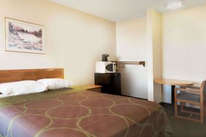 Room 15 of 32