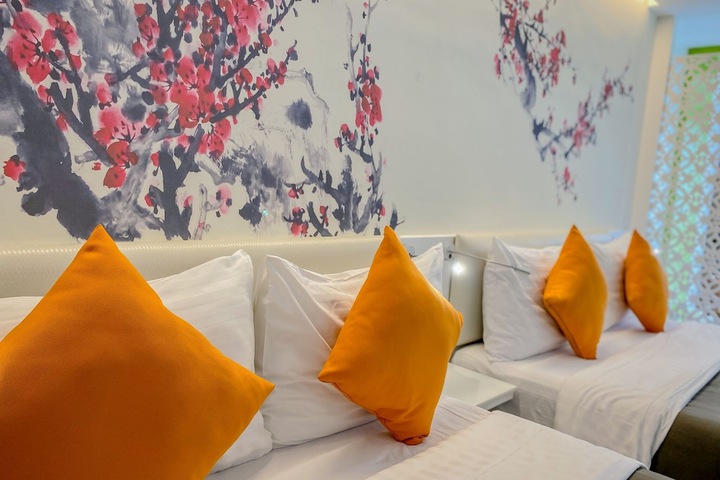 Room 18 of 192