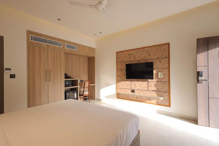 Room 13 of 42