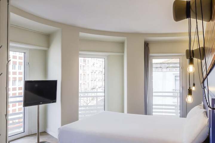 Room 25 of 97