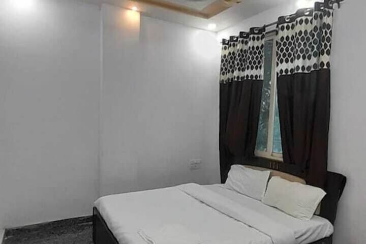 Room 3 of 6