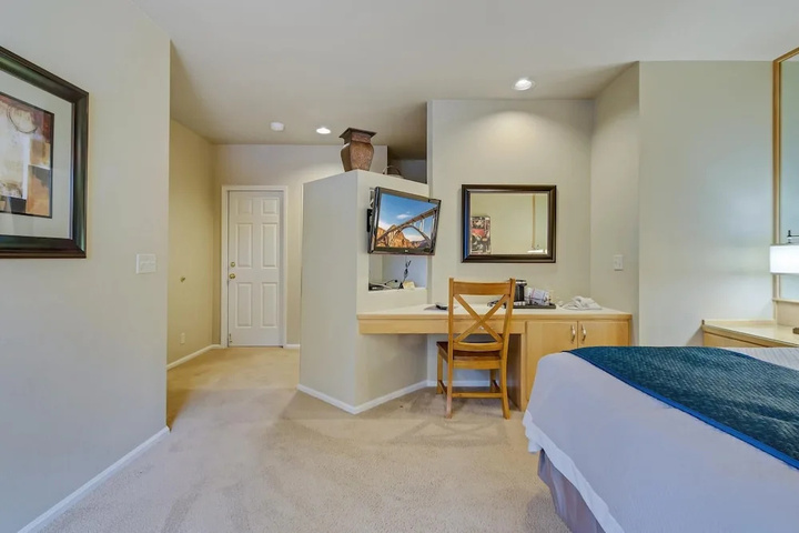 Room 5 of 15