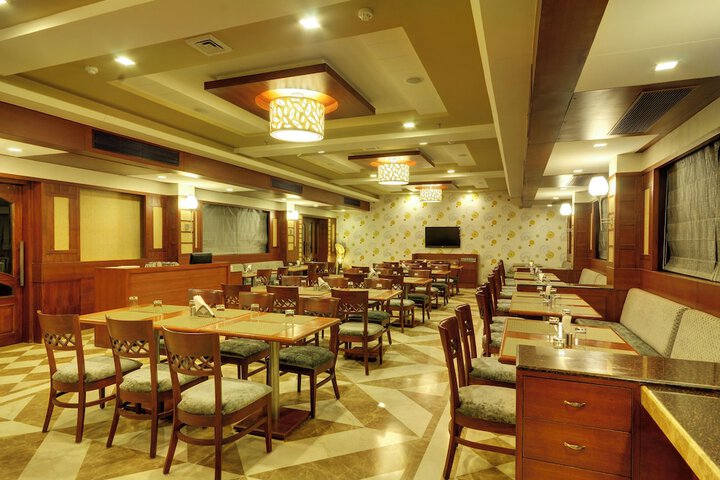 Dining 6 of 10