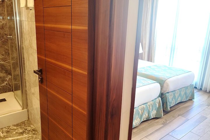 Room 12 of 68