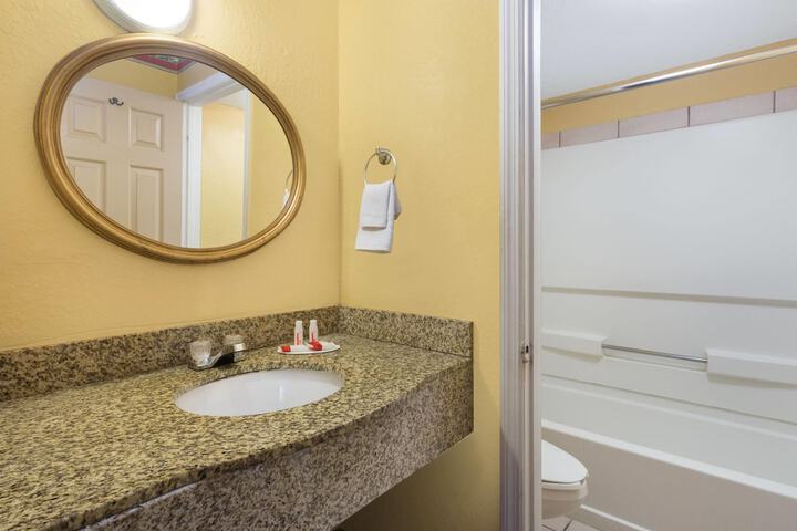 Room 19 of 28