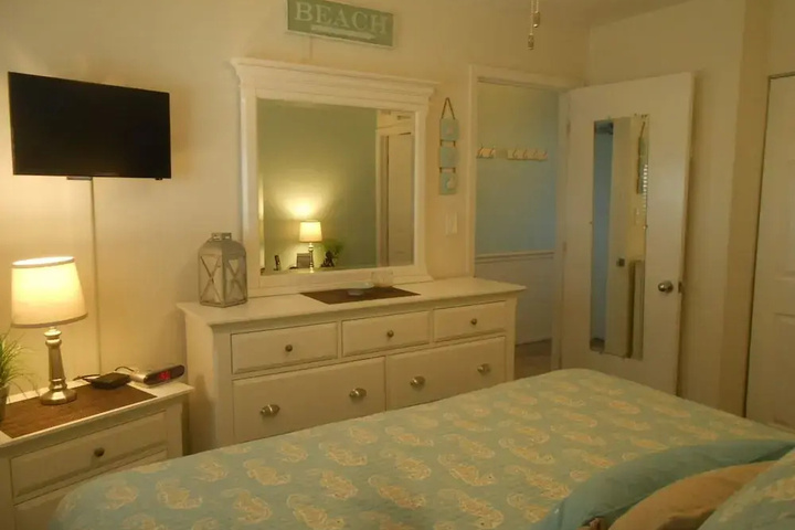 Room 4 of 17