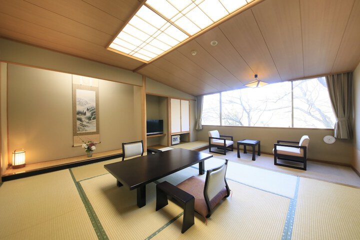 Room 14 of 83