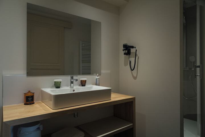 Room 70 of 109