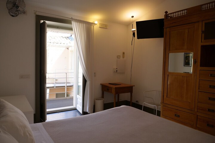 Room 12 of 15