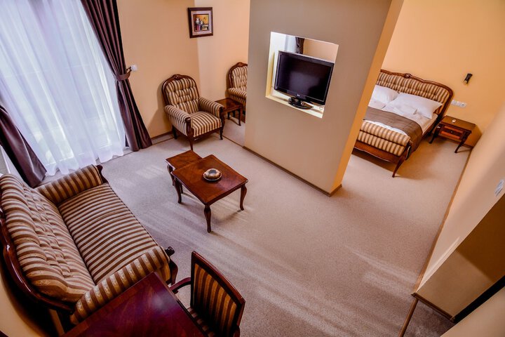 Room 2 of 48