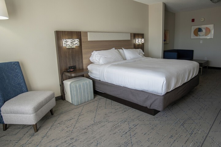 1 King Bed (18 of 20)