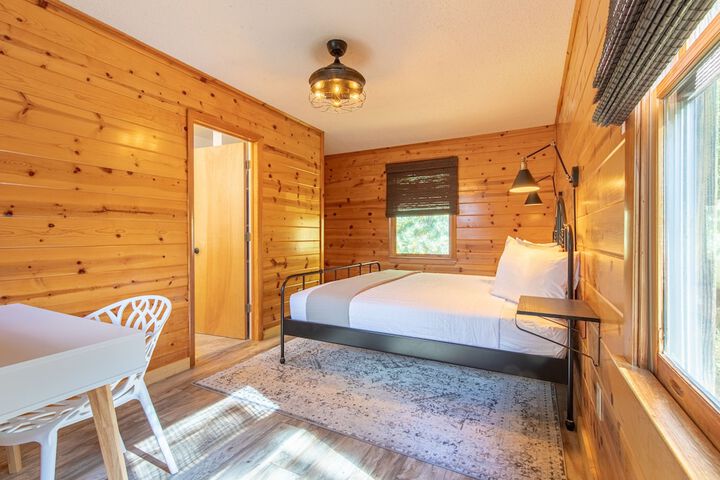 Clear Creek Lodge Handicap Accessible King Room (34 of 41)