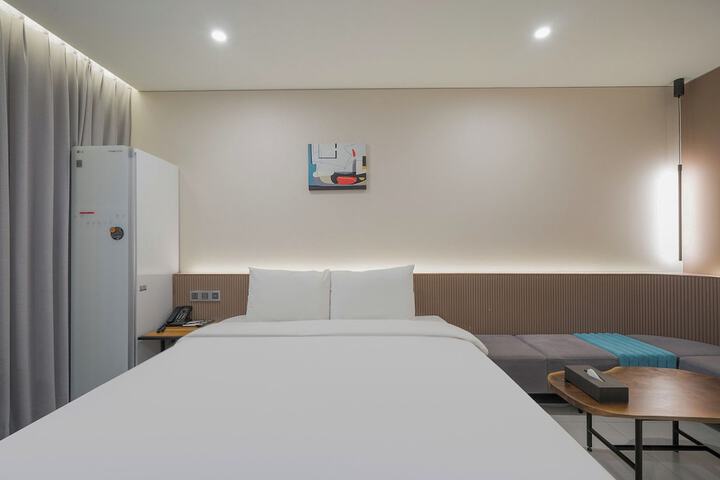 Room 35 of 83