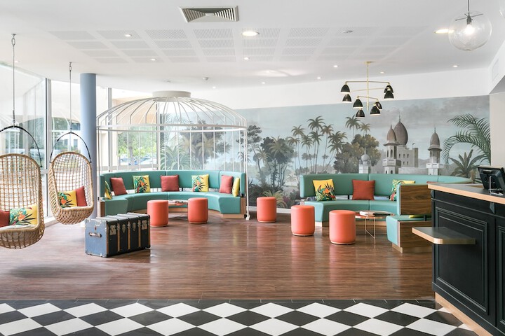Entrance & Lobby
