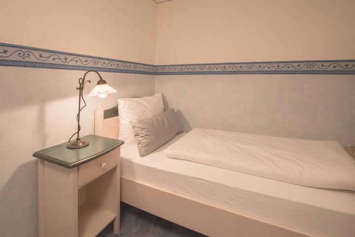Room 33 of 111