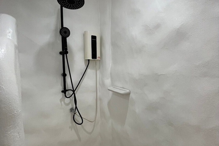 Room 6 of 10