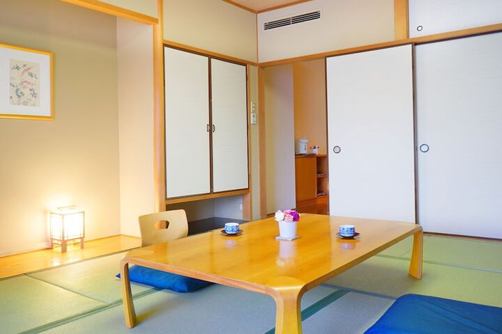 Room 10 of 83
