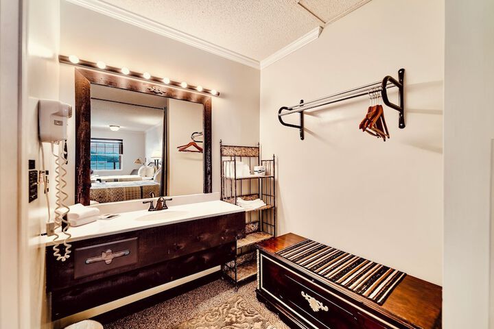 Room 10 of 26