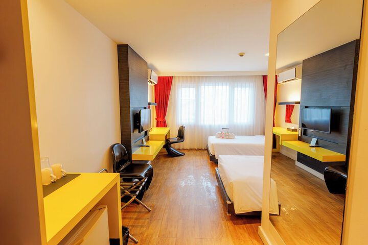 Room 36 of 77