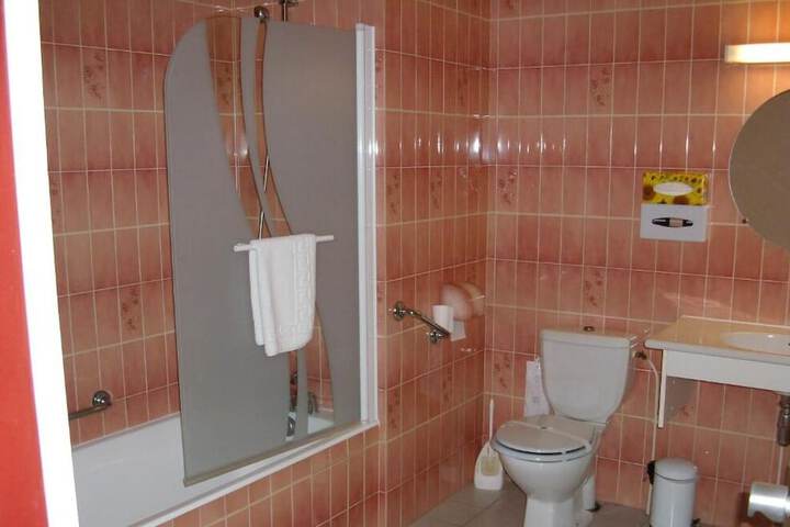Room 40 of 77