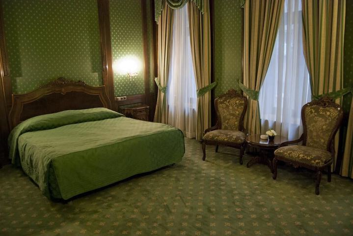 Room 12 of 39