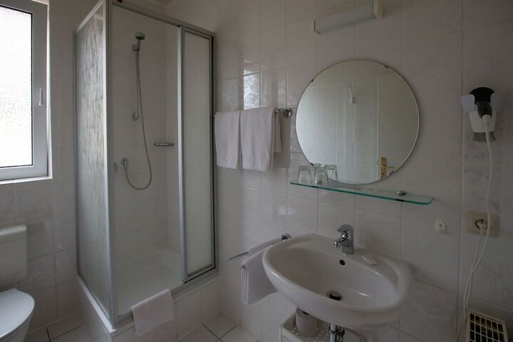 Room 14 of 23