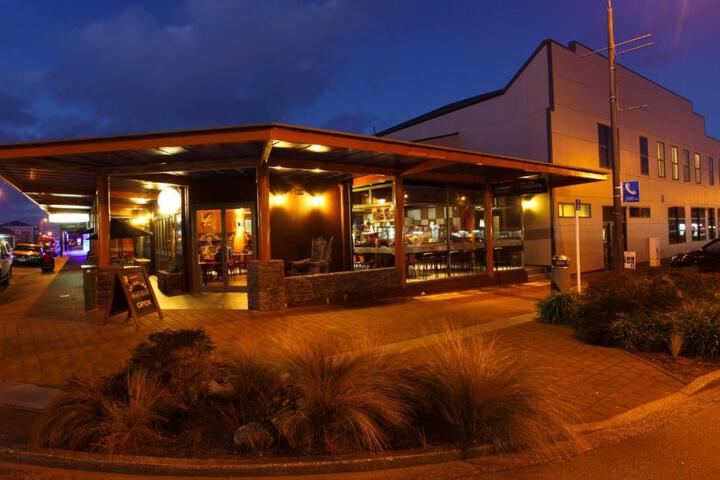 Image of Stumpers Hotel
