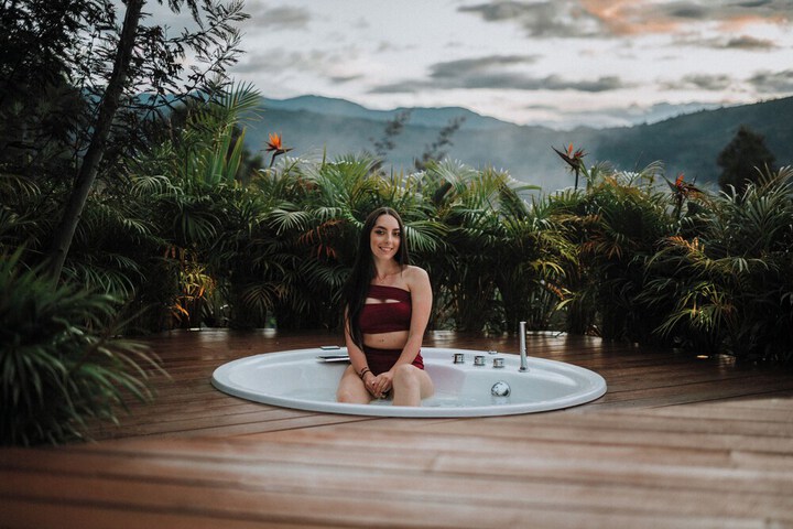 Outdoor spa tub