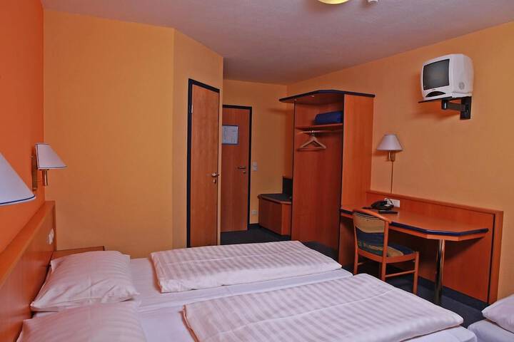 Room 16 of 38