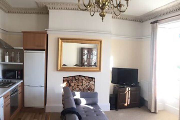 Room 4 of 11