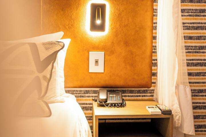 Room 28 of 220