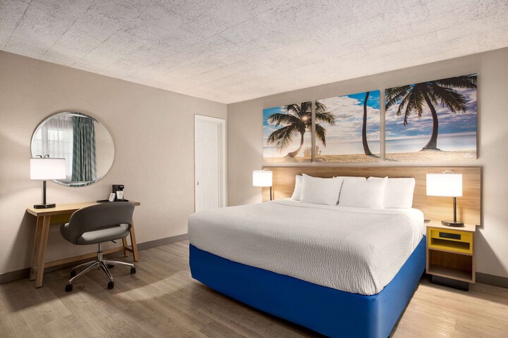 1 King Bed (1 of 5)