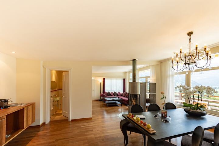 Room 15 of 118