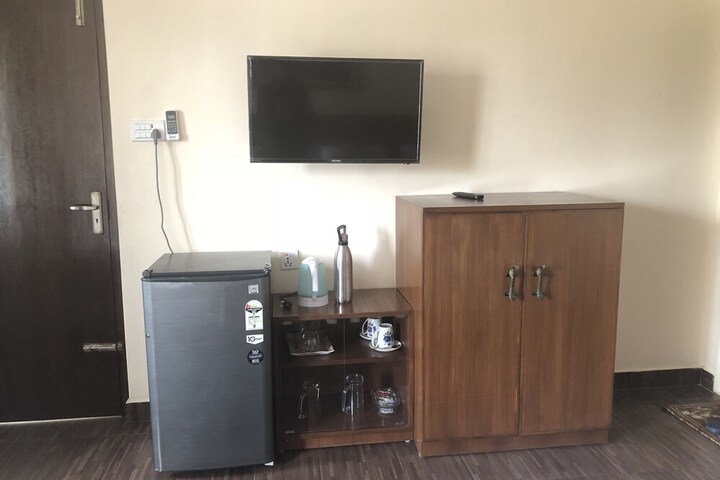 Room 27 of 51