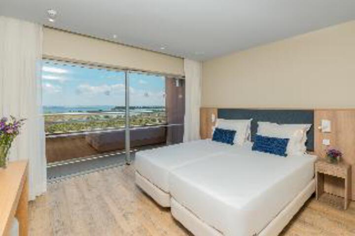 Suite 4 of 13