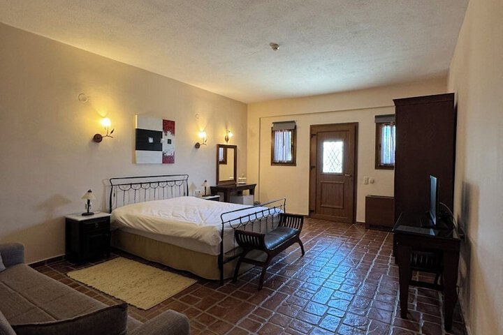 Room 70 of 91