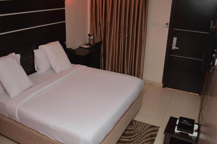 Room 18 of 37