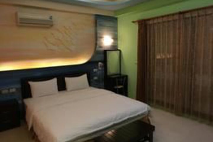 Room 16 of 21