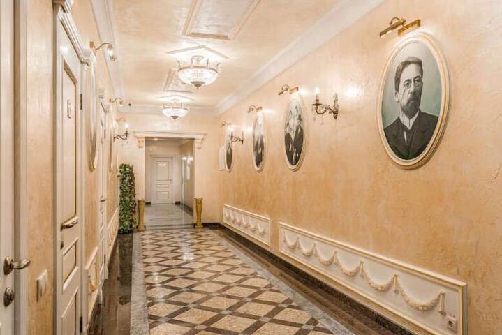 Ballroom/Hall 83 of 94