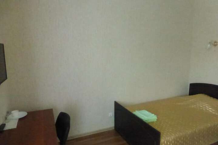 Room 7 of 13