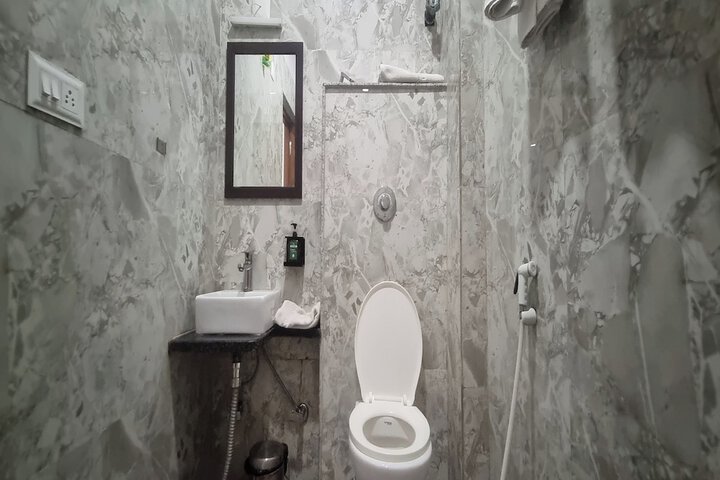 Room 52 of 75