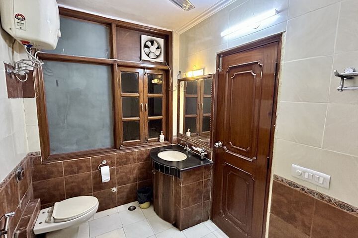 Room 28 of 71