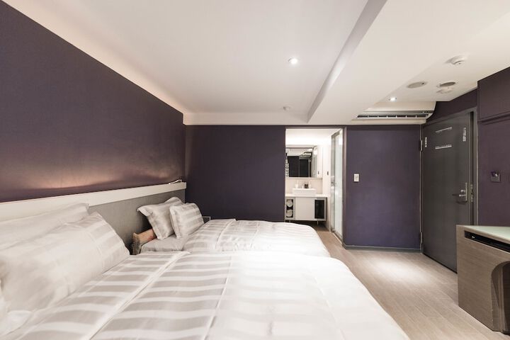 Room 14 of 64