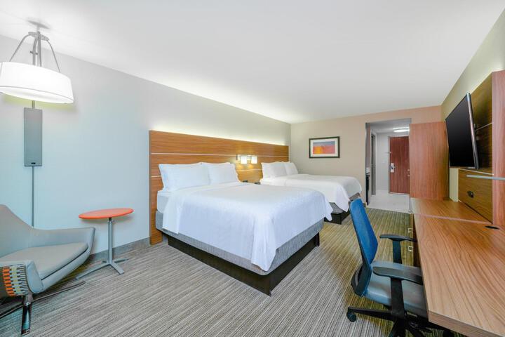 2 Queen Beds (8 of 8)