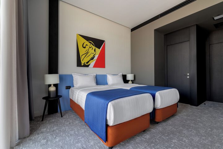 Room 3 of 28