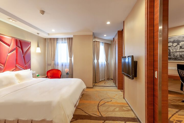 Room 25 of 127
