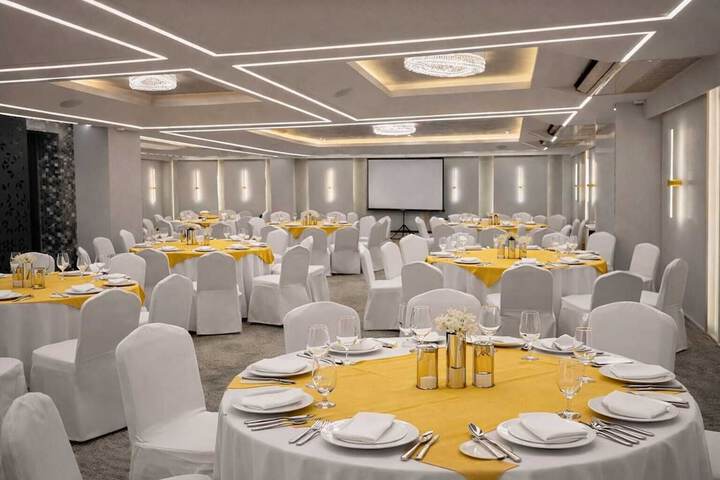 Ballroom/Hall 44 of 57