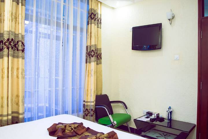 Room 9 of 38