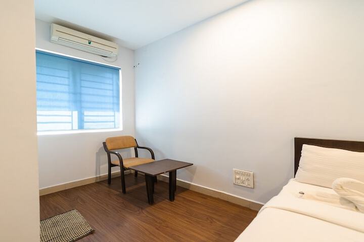 Room 9 of 40