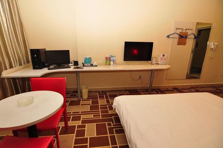 Room 11 of 90